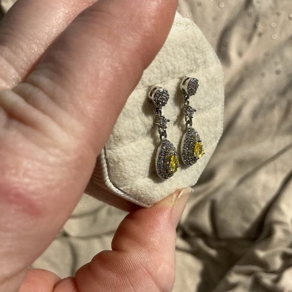 💛Elegant Canopy Yellow Pear Drop Earrings - Picture 7 of 15